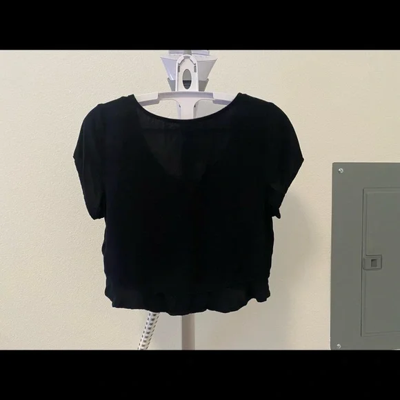 Hurley Sydney Short Sleeved Crop Top with Ruffled bottom - XS - black - Picture 4 of 5
